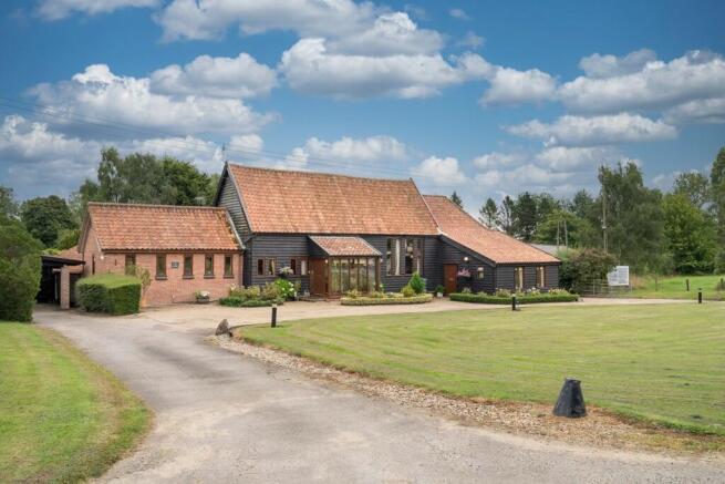 5 bed property, in Ilketshall St. Andrew, £575,000