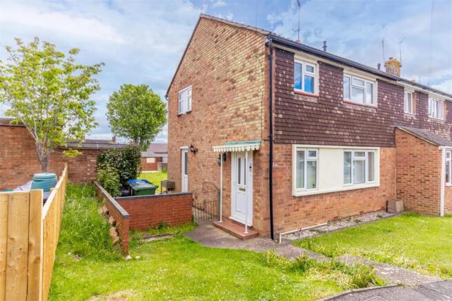 3 bed property, in Mill Close, £235,000
