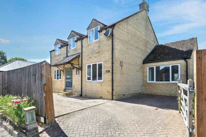 5 bed property, in Ashbrook Ansell Way, £585,000