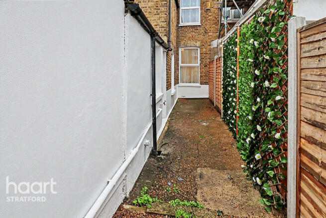 3 bed property, in Dunmow Road Stratford, £595,000