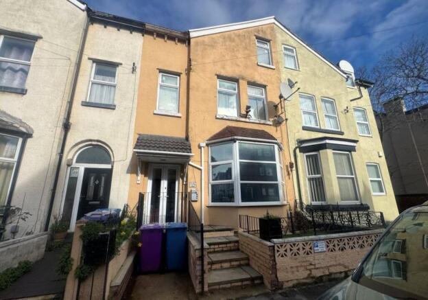 6 bed property, in Kremlin Drive, £160,000
