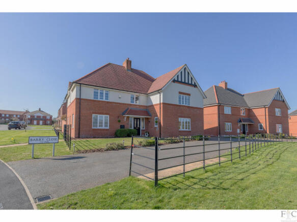 5 bed property, in Barry Close, £750,000