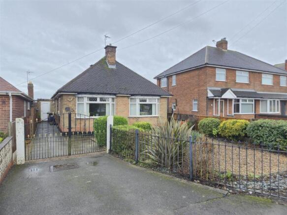 2 bed property, in Ashby Road, £230,000