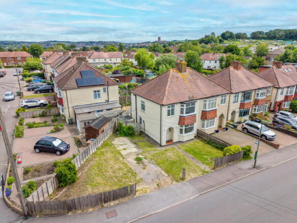 3 bed property, in Rydes Hill Road, £500,000