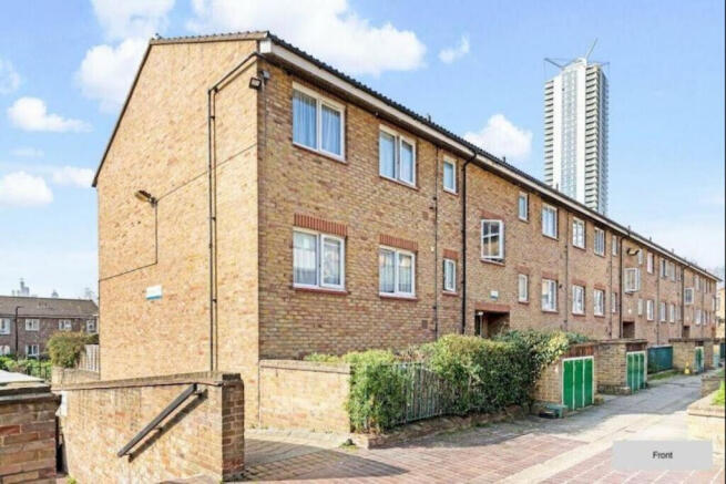 1 bed property, in Marlborough Close, £325,000