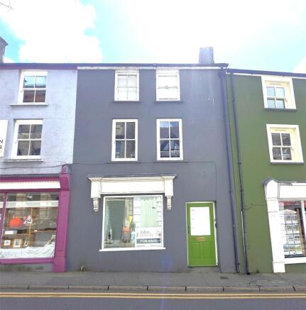 2 bed property, in St. James Street, £160,000