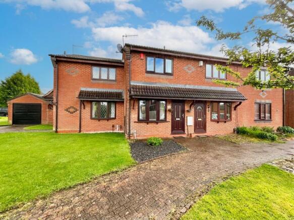 2 bed property, in Corina Way, £155,000