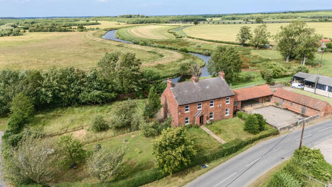 5 bed property, in Ozendyke Manor, £600,000