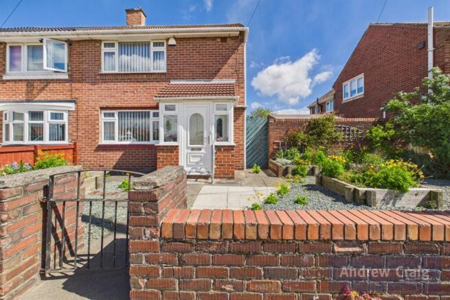 2 bed property, in Rhondda Road, £110,000