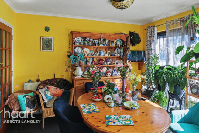 3 bed property, in Meadow Road, £500,000
