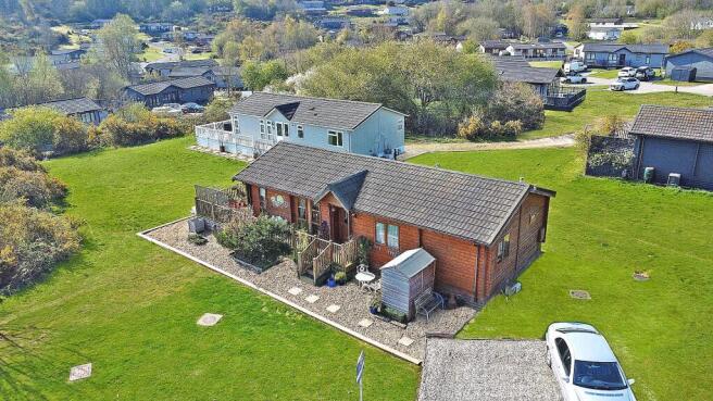 3 bed property, in Warren Lodge Park, £225,000