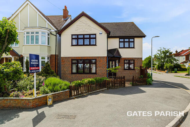 4 bed property, in Ingrebourne Gardens, £1,000,000