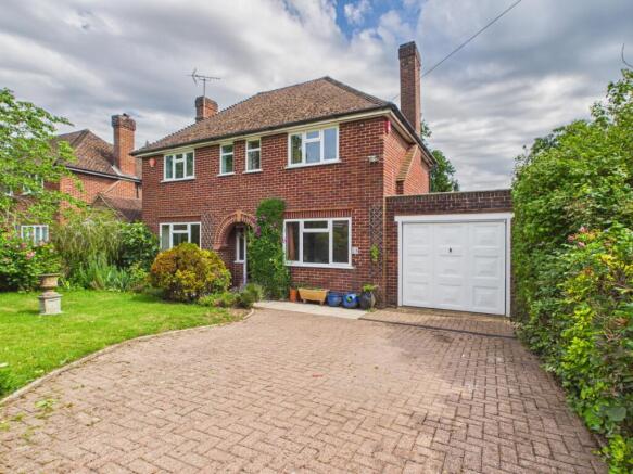 3 bed property, in Wychwood Crescent, £750,000