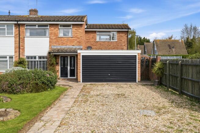 4 bed property, in Brookfield Way, £350,000