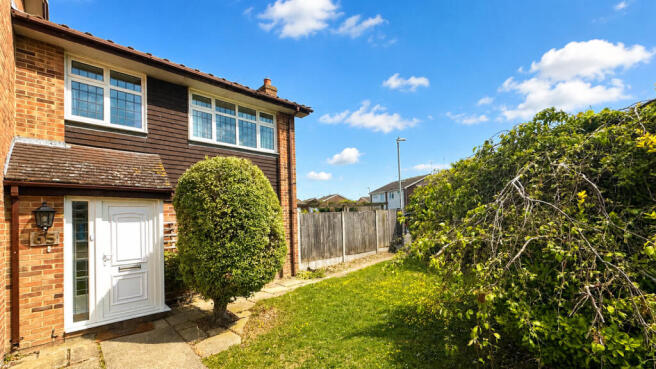 3 bed property, in Cornwall Road, £325,000