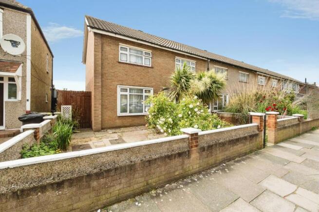 3 bed property, in Harlow Road, £575,000