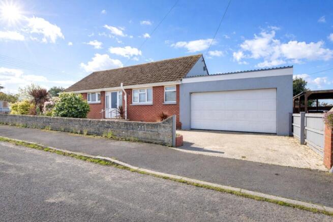 3 bed property, in Beechwood Close, £370,000