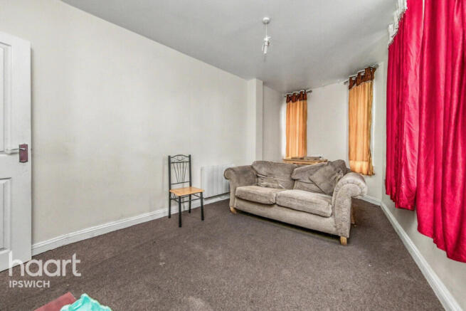 1 bed property, in Upper Brook Street, £70,000