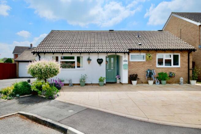 3 bed property, in The Leys, £435,000