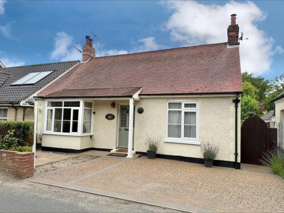 2 bed property, in White Street, £230,000