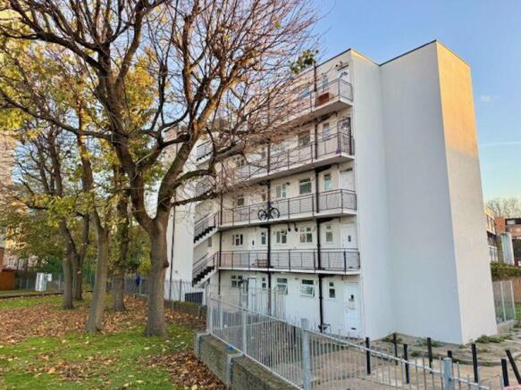 2 bed property, in Walburgh Street, £275,000