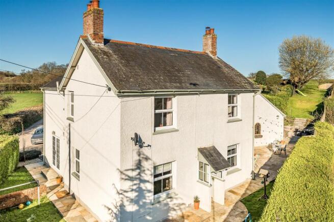 4 bed property, in Davids Lane, £500,000