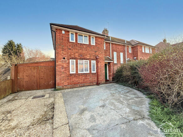 3 bed property, in Rochester Road, £305,000