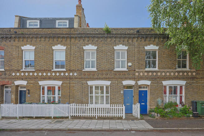 3 bed property, in Robertson Street, £995,000