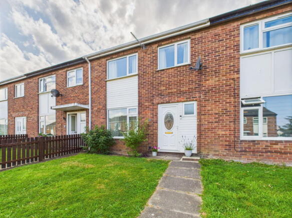 3 bed property, in Rosedale Close, £215,000