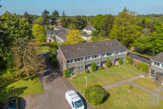 4 bed property, in The Walnuts, £325,000