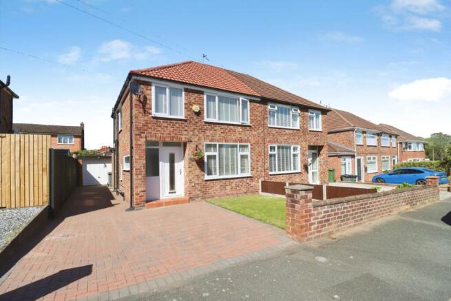 3 bed property, in Teehey Close, £300,000