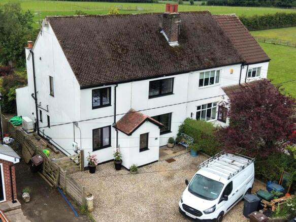 3 bed property, in Aughton Hall Cottages, £430,000