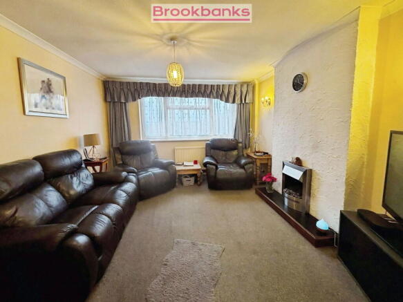 4 bed property, in Pinks Hill, £550,000