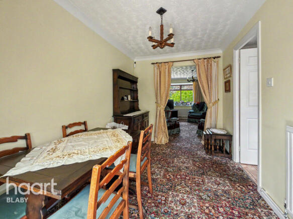 3 bed property, in Hemlock Close, £300,000