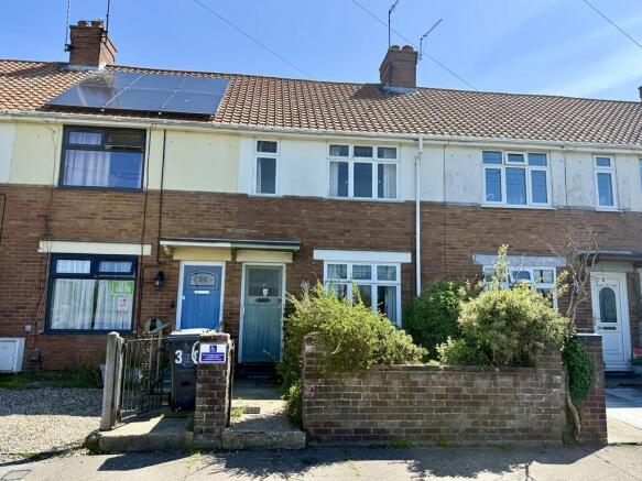 2 bed property, in Recreation Road, £120,000