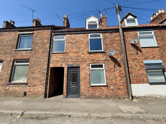 3 bed property, in Grammar School Road, £105,000