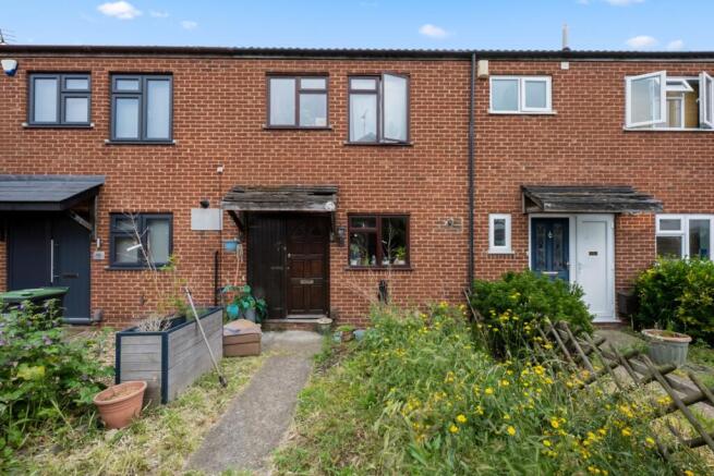 3 bed property, in Ruffets Wood, £275,000