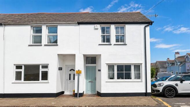 2 bed property, in High Street, £299,950