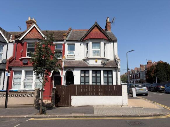 2 bed property, in 48A Ashford Road, £250,000