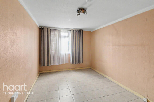 1 bed property, in Sadler Close, £190,000