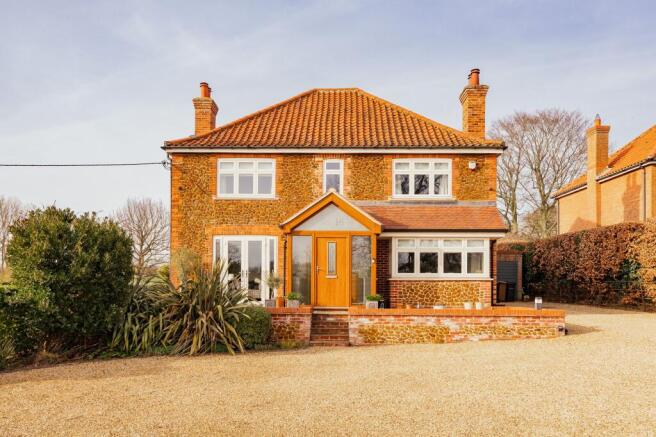 4 bed property, in Large Detached Family Home in Dersingham, £995,000