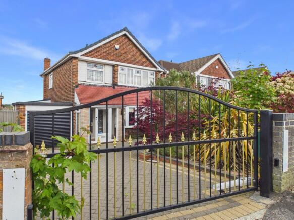 3 bed property, in Rise Park Road, £280,000