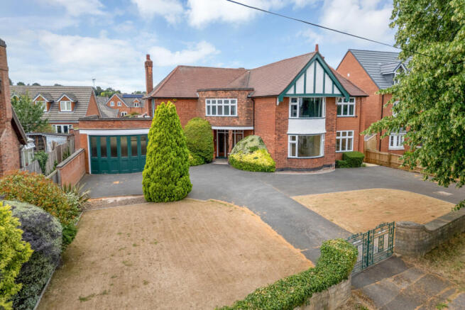 5 bed property, in Bye Pass Road, £650,000