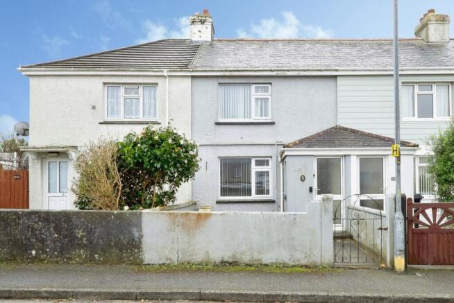 2 bed property, in Tangye Road, £70,000