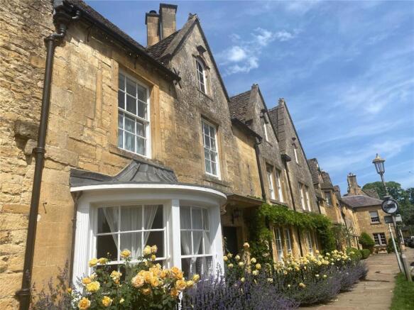 6 bed property, in High Street, £2,500,000