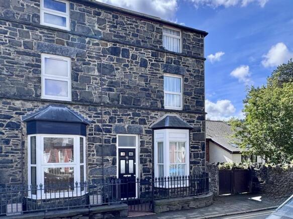 3 bed property, in Denbigh Street, £140,000