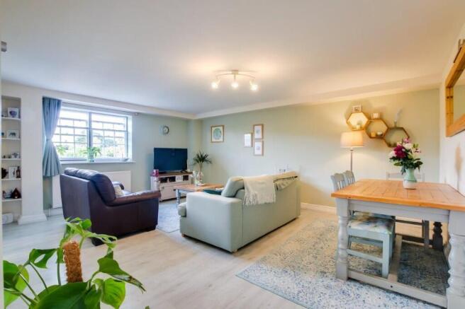1 bed property, in West Street, £189,995