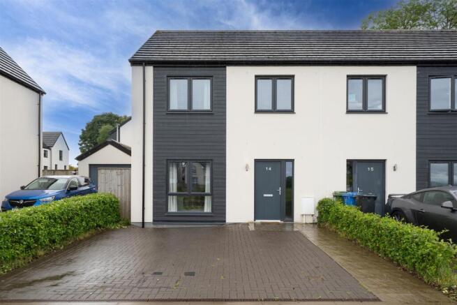 3 bed property, in Ballimore Gardens, £240,000