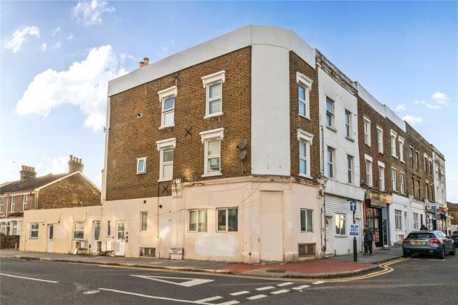 1 bed property, in Clifford Road, £140,000