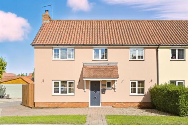 4 bed property, in Eye Road, £350,000
